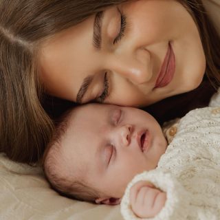 ‘Klik’ 🤍 #fotograafveldhoven #fotograafeindhoven #newborn #newbornlifestylefotografie #gezinsshoot #babyfotograaf #lifestylefotograaf #lifestylefotografie