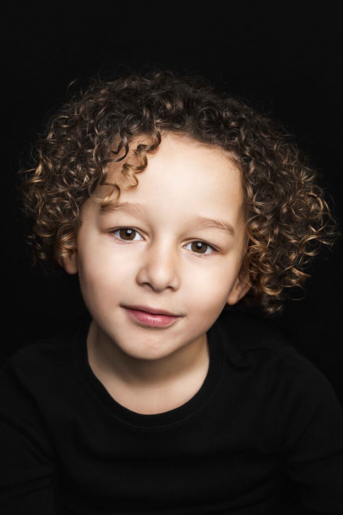 Jongen tijdens portret fotoshoot bij Evi van Lith in Veldhoven